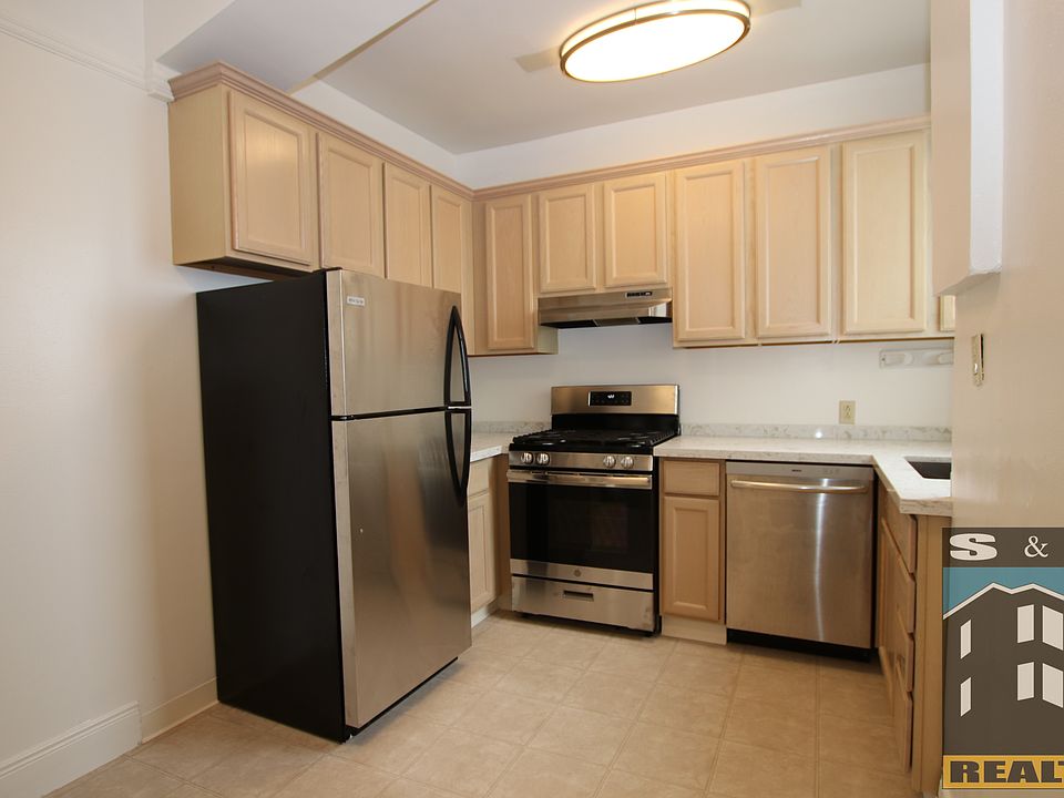 1st image of 190 11th Ave APT 9