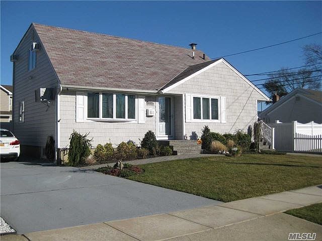 1st image of 713 Evelyn Ave