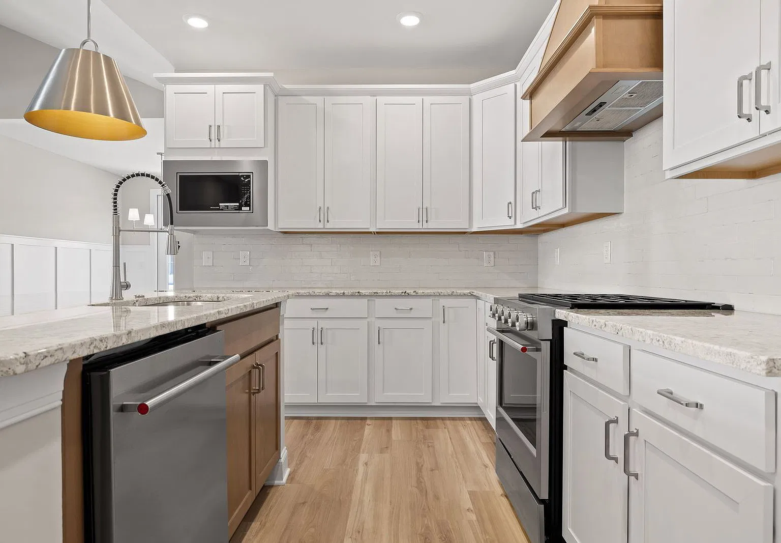 3 bed, 2.0 bath, 1900 sqft, $2,495 — Photo 4
