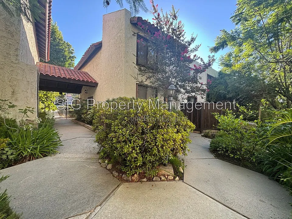 3200 Fairesta St #5
