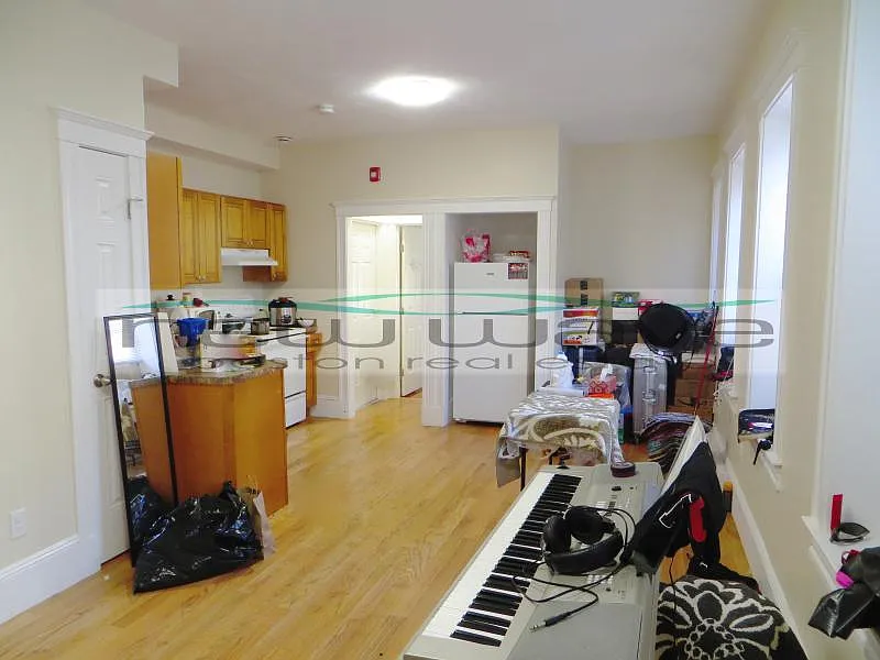 887 Huntington Ave #6