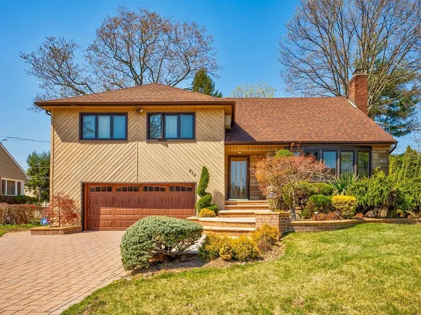 819 Pepperidge Road, Westbury, NY 11590