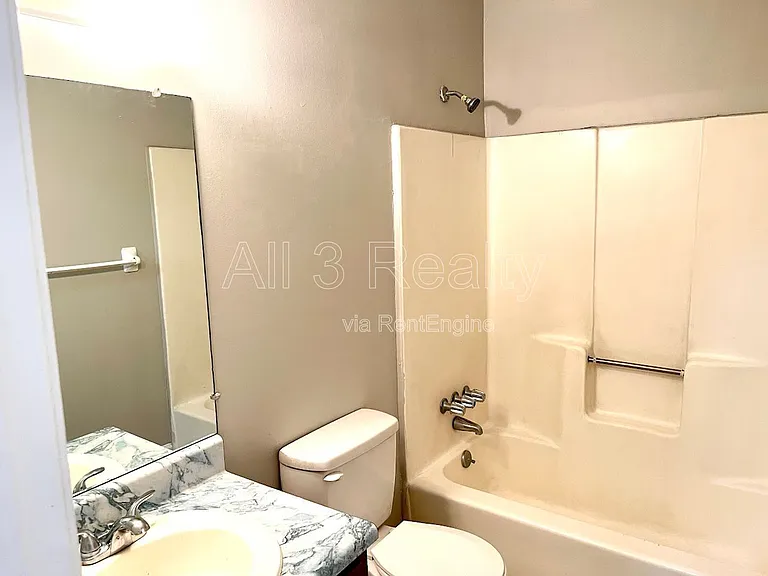 120 Meadowbrook Ct #C — Photo 10