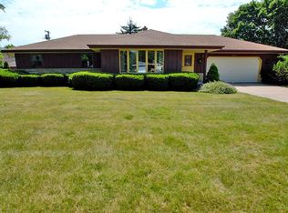 15801 W Churchview Dr, New Berlin, WI 53151