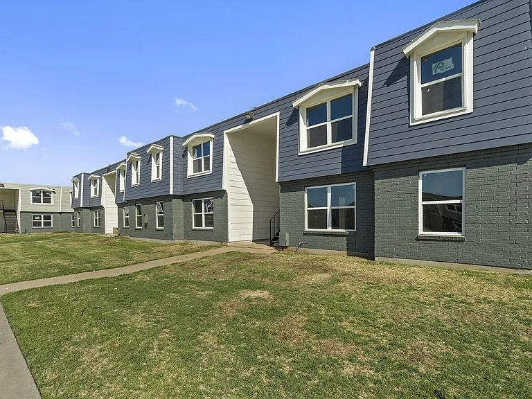 Maverick on Maurine Apartments — Photo 20