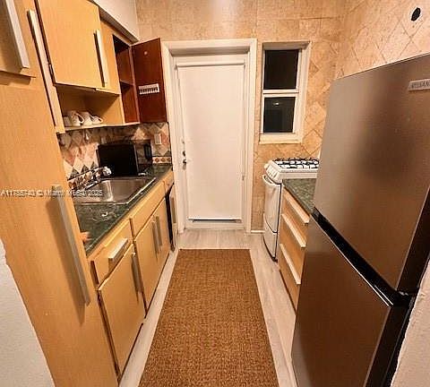 2nd image of 1228 Pennsylvania Ave APT 14
