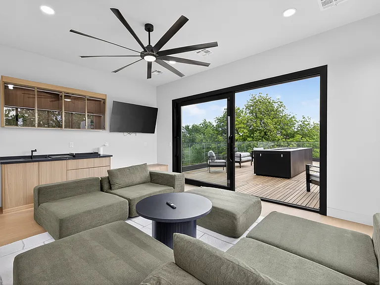 423 SW 13th St — Photo 39