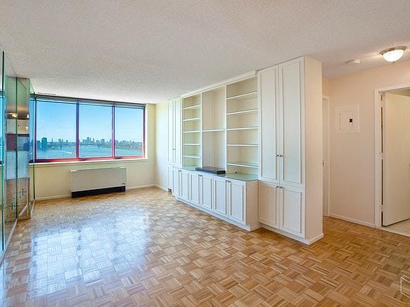3rd image of 474 48th Ave APT 33J