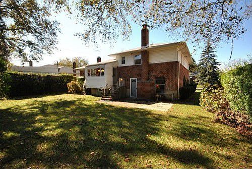 2nd image of 42 Pasadena Dr