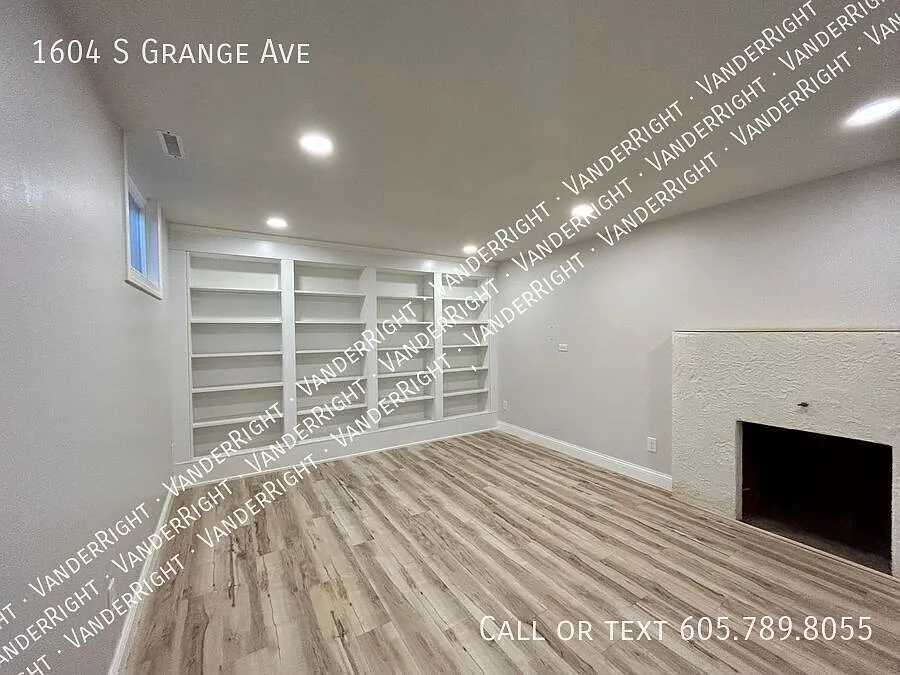 1604 S Grange Ave