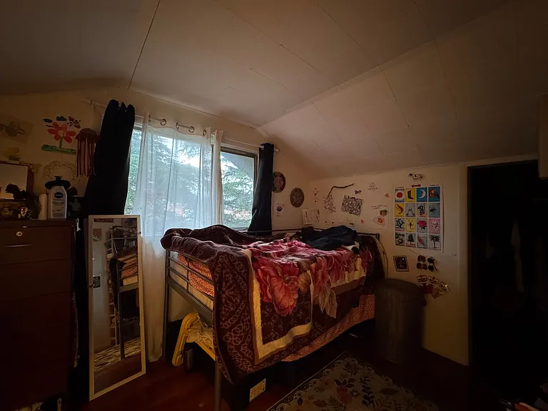 5 Bed 1.5 Bath in Fairhaven Close to Everything On a Bus Line — Photo 38
