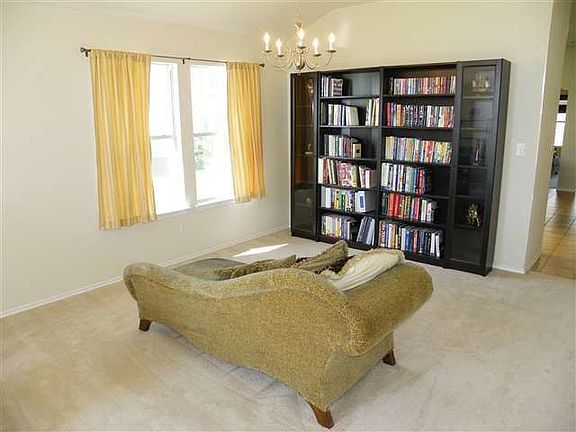 4th image of 412 Weeping Willow Dr