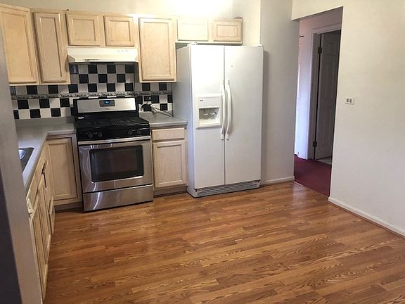 4th image of 1810 Louisiana Dr