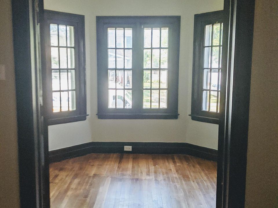 Sunroom at the front of the unit.