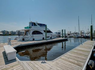 100 Spencer Farlow Dr #B-105, Carolina Beach, NC 28428