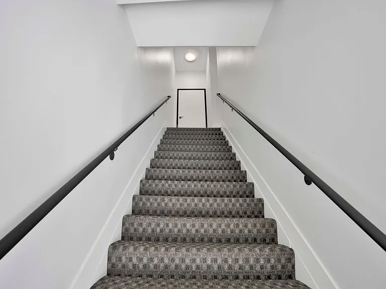 4437 N Broadway St #2R — Photo 2