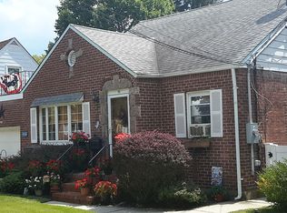 70 Lutz Dr, Valley Stream, NY 11580