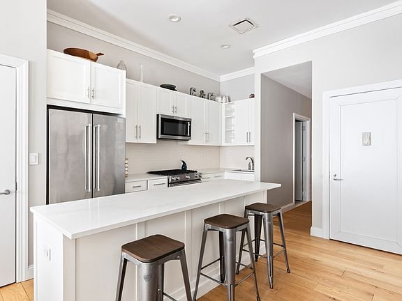 4th image of 220 Atlantic Ave #2
