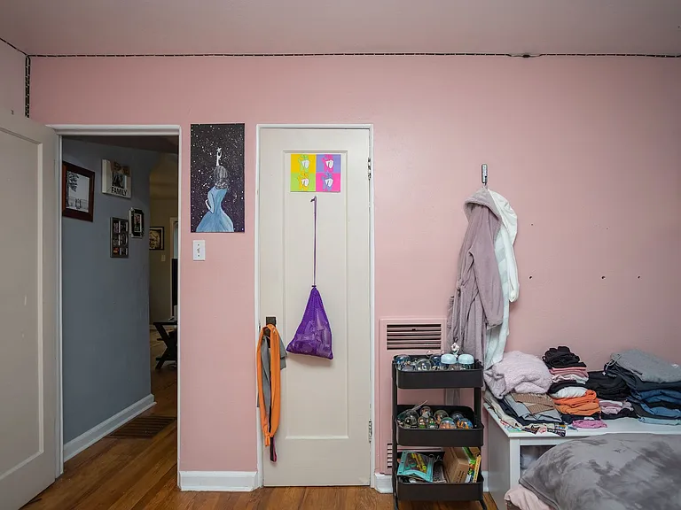 922 E High St — Photo 14