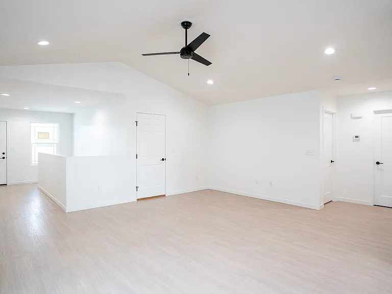 4315 Dawn St — Photo 3
