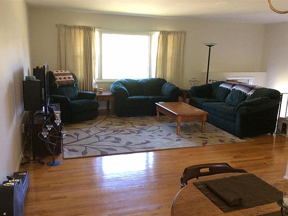 4th image of 12 Mountainview Dr