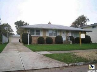 6303 Beverly Dr, Parma Heights, OH 44130