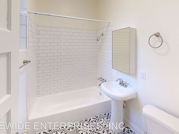 5th image of 5737 Lexington Ave APT 204