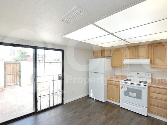 5th image of 2834 E Beck Ln Unit 2