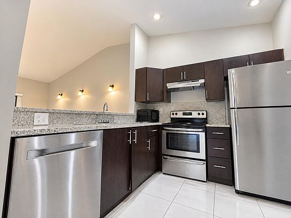 2nd image of 3559 Riverside Dr #3559
