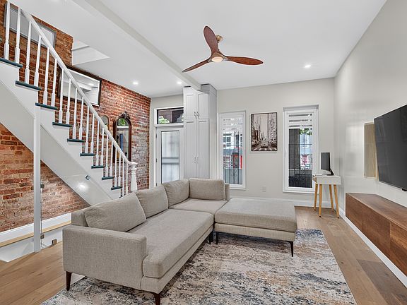 4th image of 1076 Lafayette Ave #1