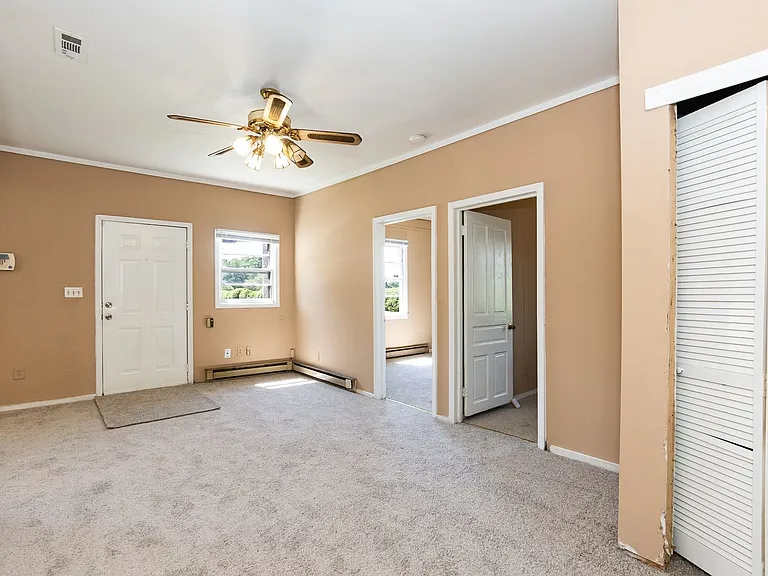 S Mckay Ave- Duplex — Photo 7