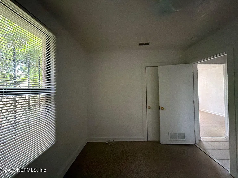 1454 Winthrop St — Photo 13