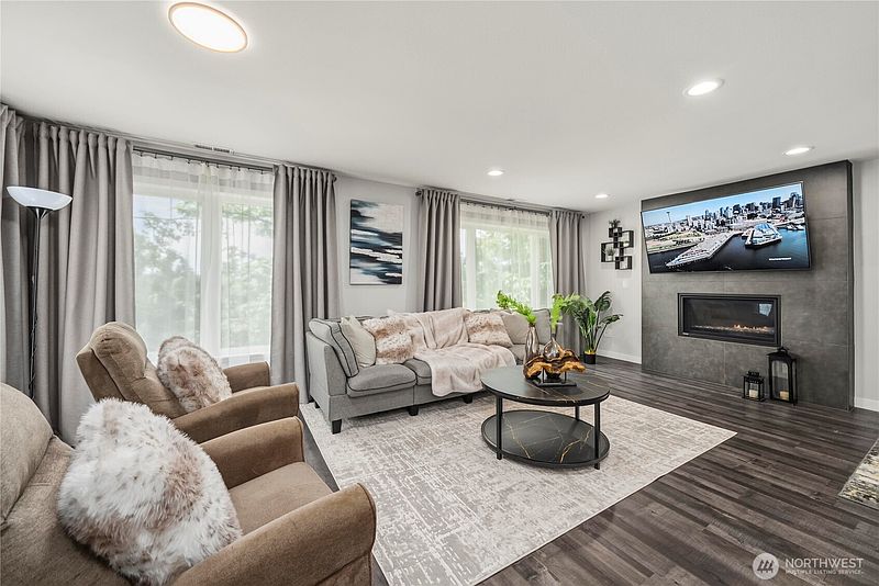 5th image of 5643 16th Avenue SW