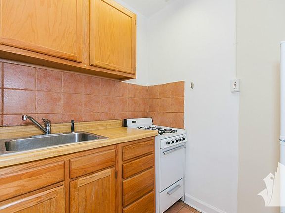 4th image of 505 W Belmont Ave APT 5A