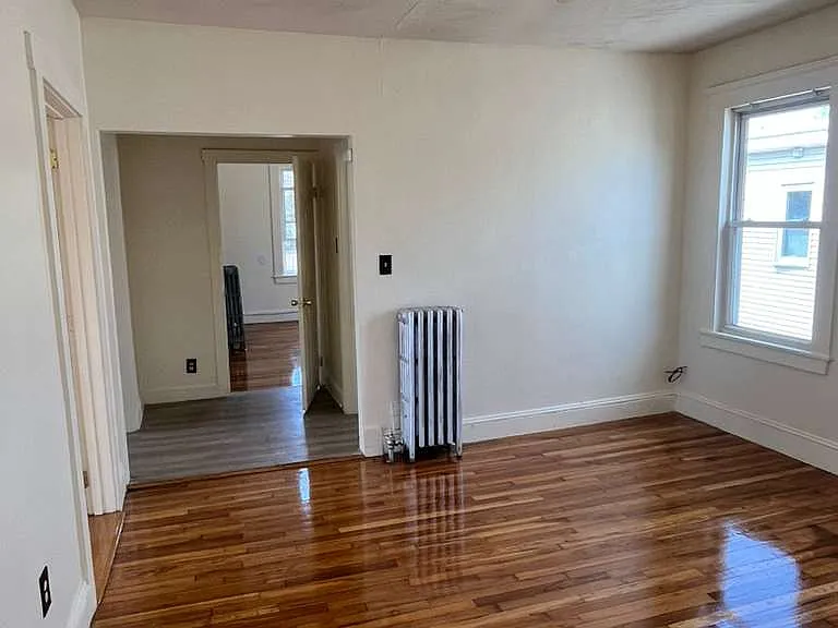 827 Hyde Park Ave — Photo 4