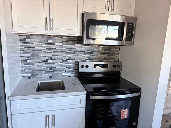 3rd image of 1717 Laurel St APT K