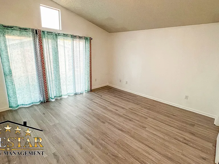 4605 Mount Everest Way — Photo 20