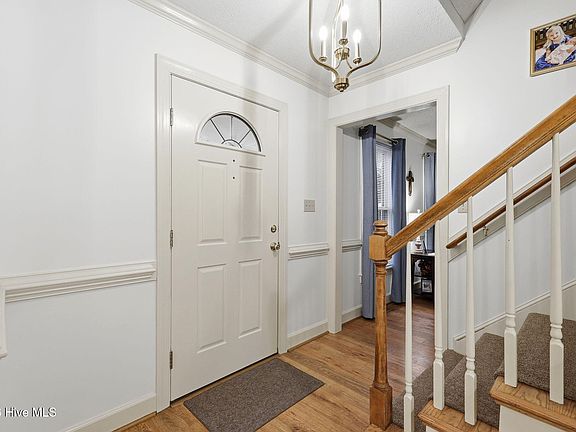 3rd image of 2114 Chelsea Drive NW