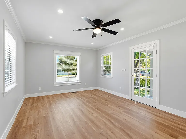 2291 Cottle Ave — Photo 10