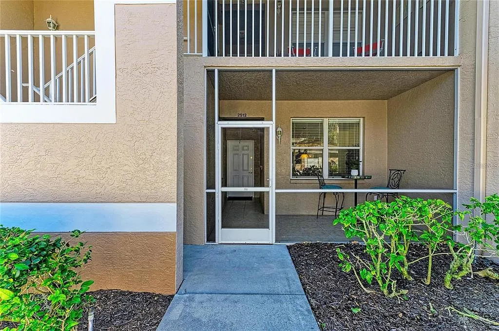 2 bed, 2.0 bath, 1350 sqft, $2,200 — Photo 3