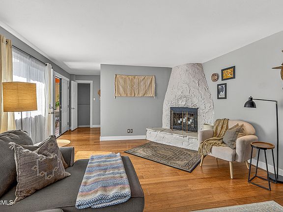 3rd image of 930 N TURQUOISE Drive