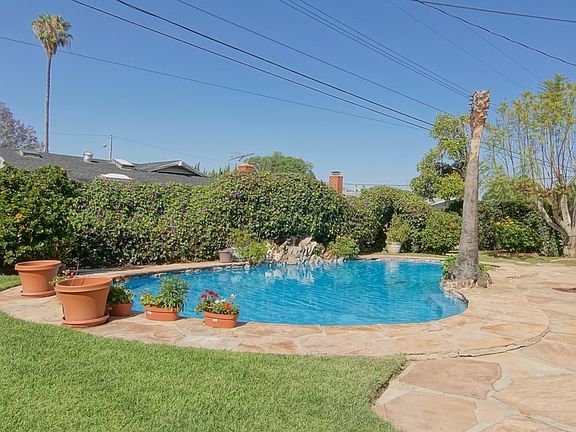 3rd image of 8751 Dewey Dr