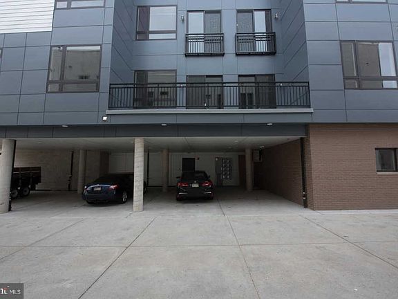 3rd image of 907 Leland St Unit 3B