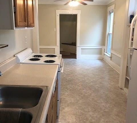 2nd image of 301 S Main Ave