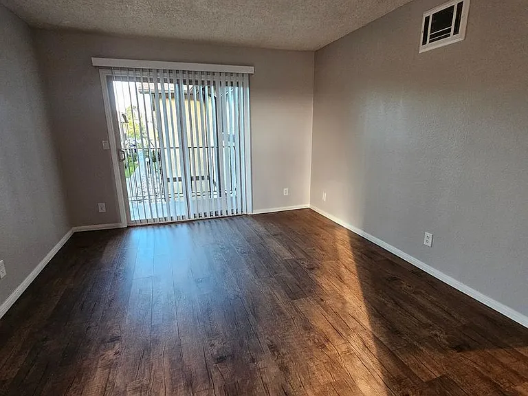 Del Mar Apartment Homes — Photo 58