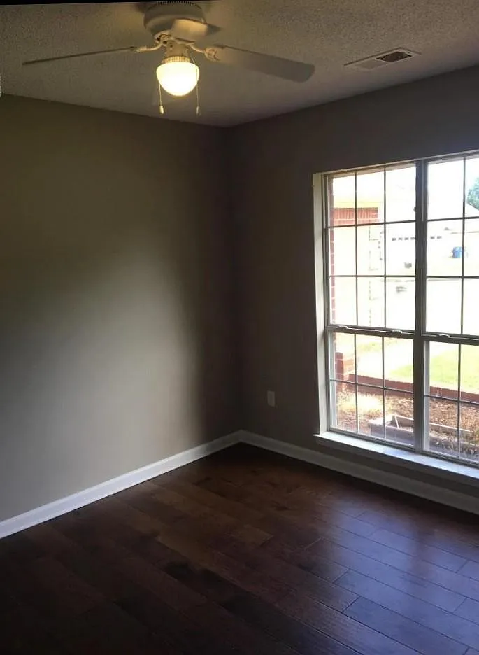 3 bed, 1370 sqft, $2,000 — Photo 2