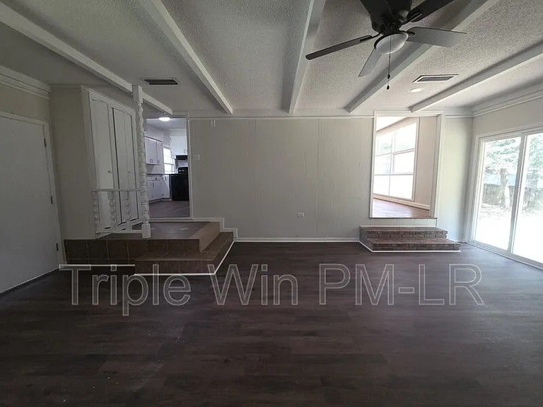 318 W Bell St — Photo 12