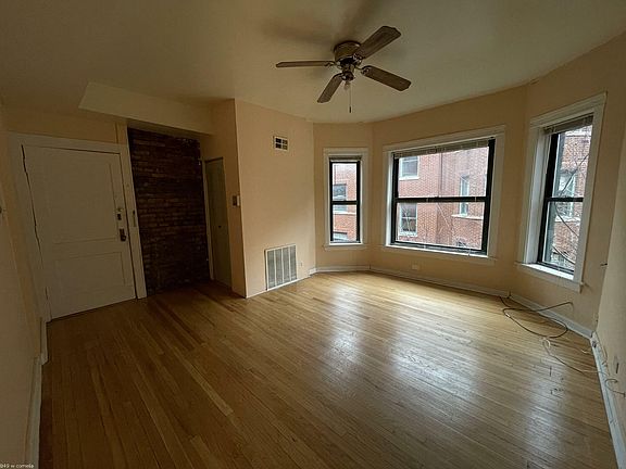 5th image of 849 W Cornelia Ave #1413