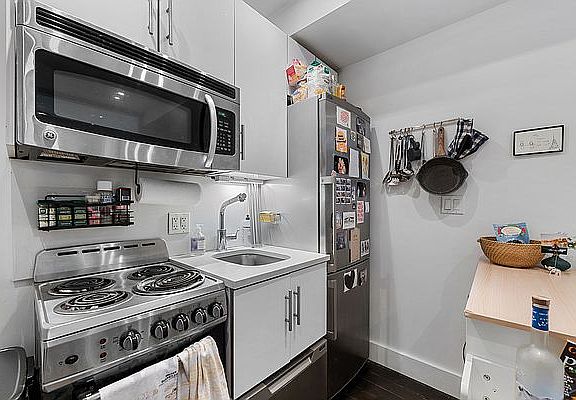 4th image of 177 Ludlow St #1A
