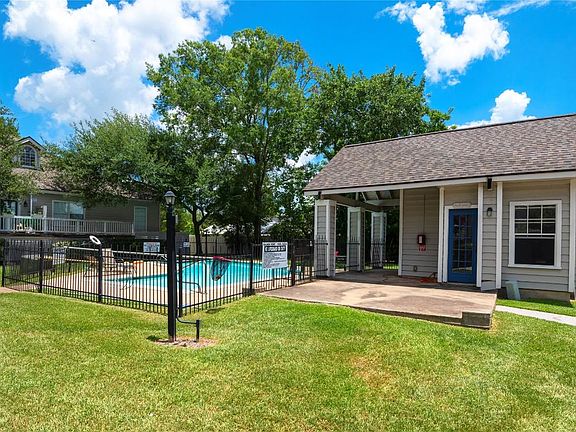 5th image of 111 Dunbar Estates Dr APT 401